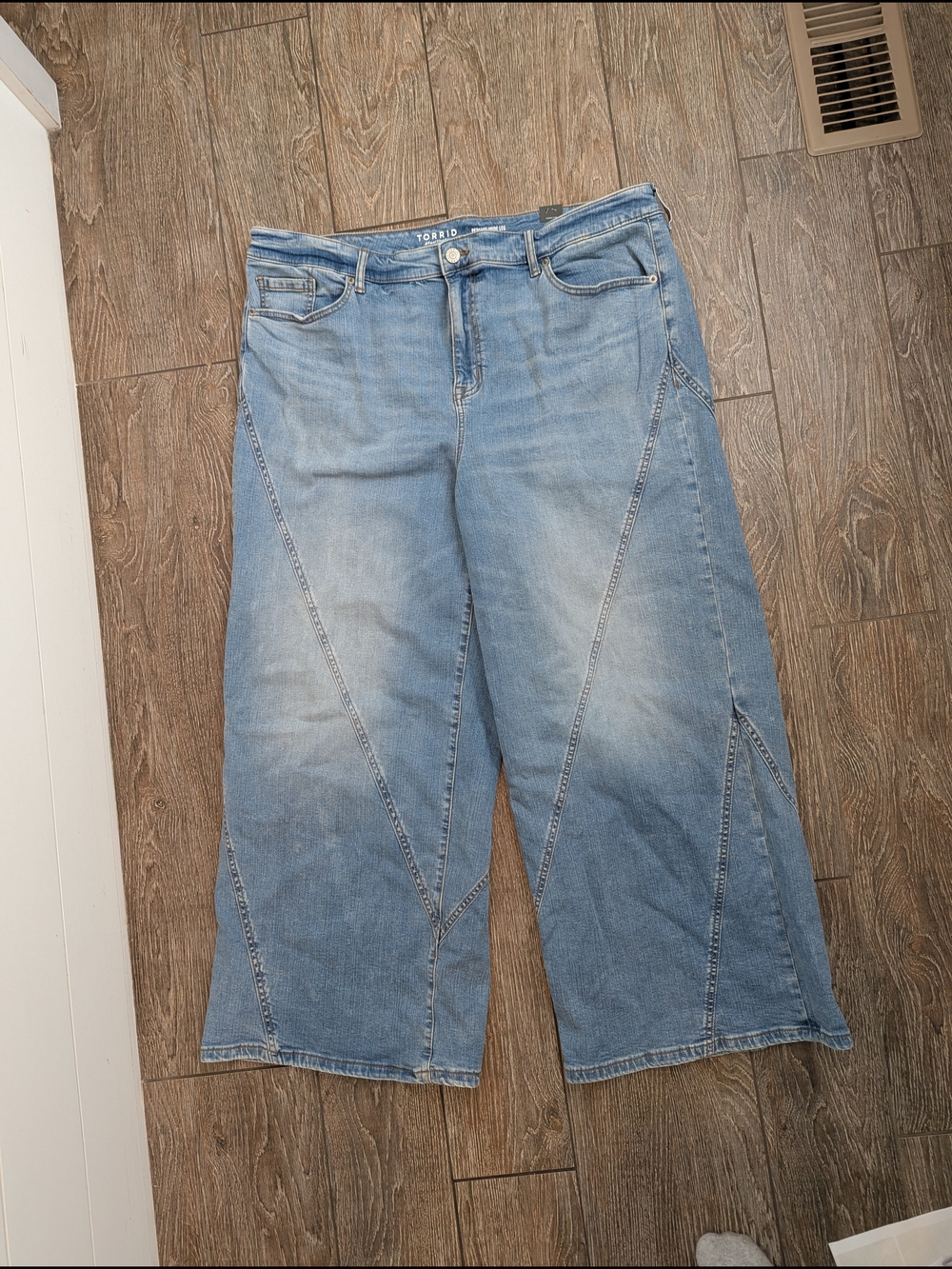 NWT Torrid Perfect Wide Leg Vintage Stretch Twisted Seam Jeans Size 22 Reg New - Picture 4 of 11